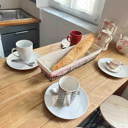 Cosy Air-conditioned In Old Antibes, Walk To & Market Апартаменты Антиб