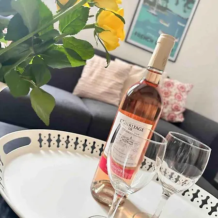 Апартаменты Cosy Air-conditioned In Old Antibes, Walk To & Market